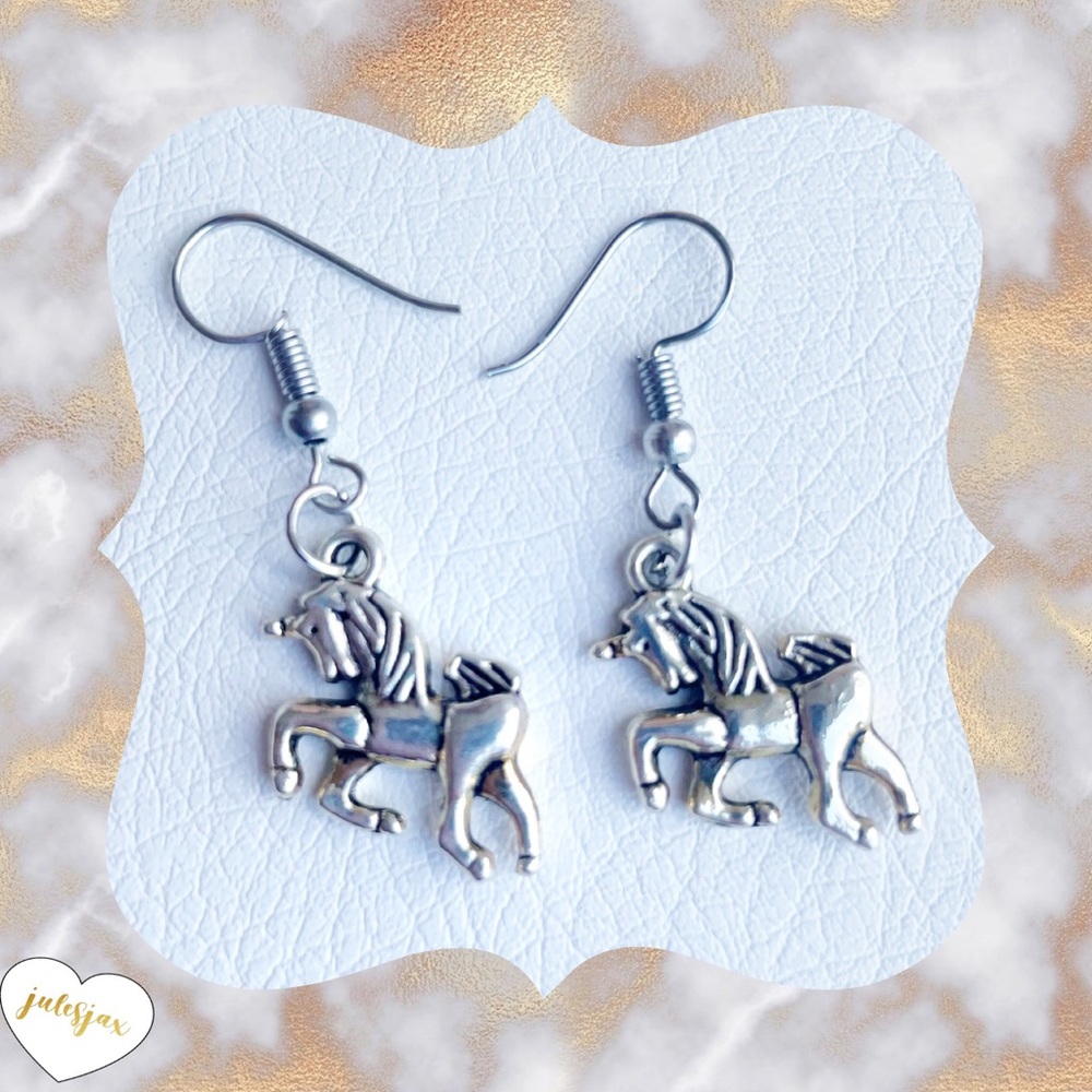 NWT silver unicorn 🦄 earrings